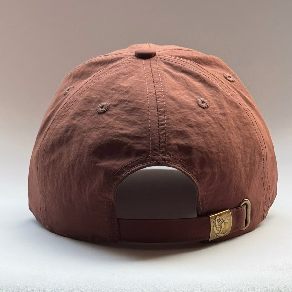 gorro poliéster color guinda atras
