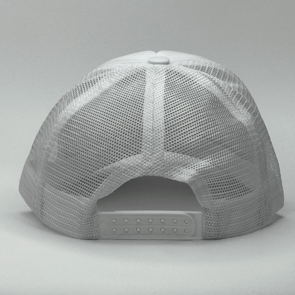 gorro trucker color blanco entero atras