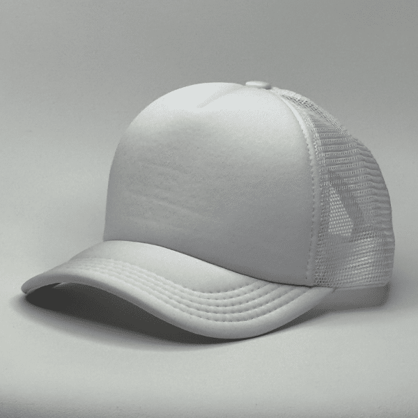 gorro trucker color blanco entero costado