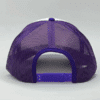 gorro trucker color morado atras
