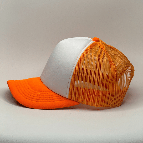 gorro trucker color naranja largo