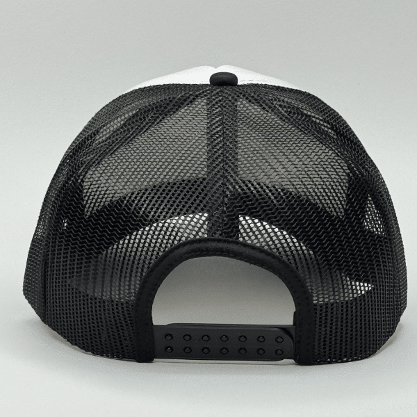 gorro trucker color negro atras