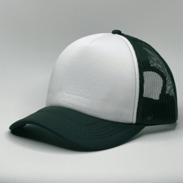 gorro trucker color verde botella costado
