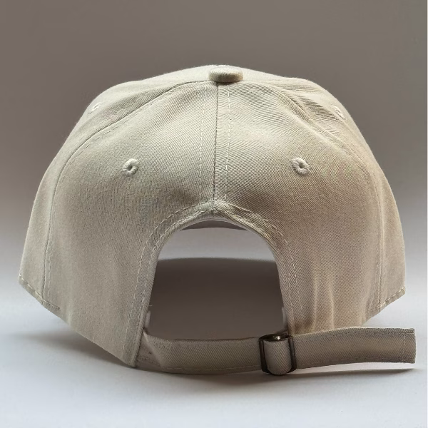 gorro drill color hueso para niños atras